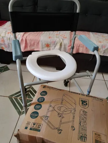 Vendo cadeira de banho nova