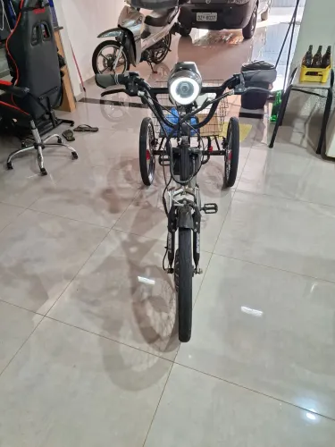 Bicicleta eletrica triciclo
