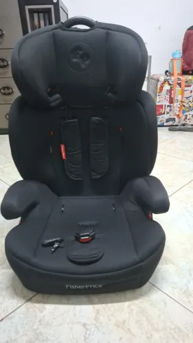 Cadeira infantil para carro.