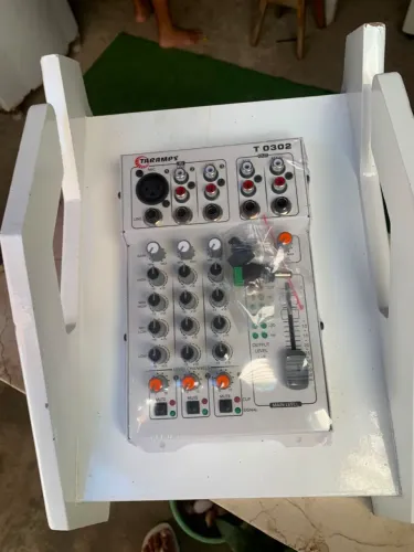 Mesa de som sem Led com Rack móvel