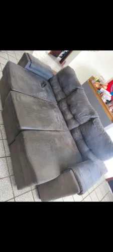 Sofá três lugares 