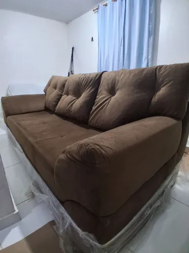 Vendo sofá de 3 lugares novo de 1.600,00 por 1.200,00 a vista ou no cartão de crédito.
