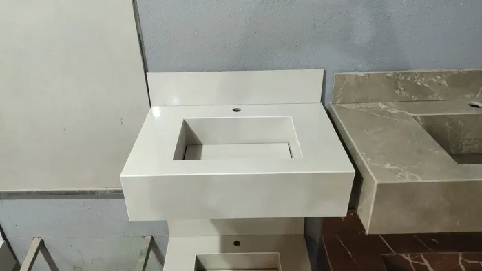 Pia em porcelanato excelente pra banheiro pequeno