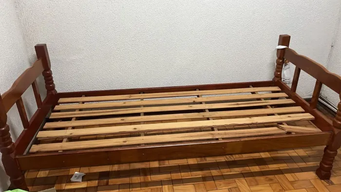 Cama madeira Retirada hoje