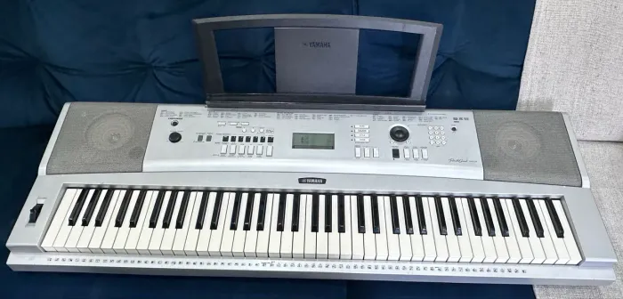 Teclado Yamaha DGX-230 6 oitavas