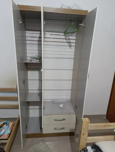 Guarda roupa, cama+colchão, mesa de computador+cadeira, ventilador. Quarto completo solt.