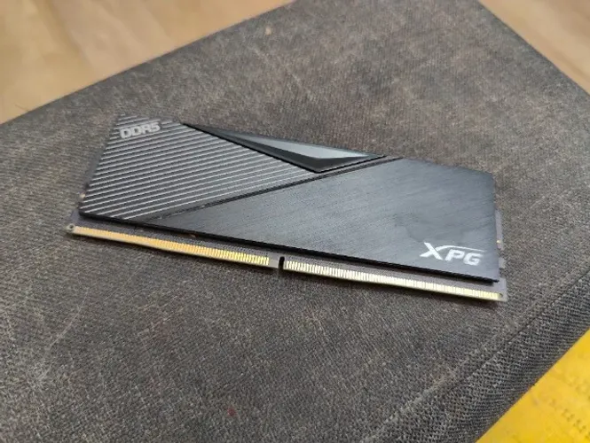 Memória RAM XPG Lancer 16GB DDR5 5200MHz CL38 - Impecável
