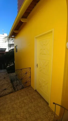 Kitnet Compacta e Funcional na Praia de Iracema | Varanda Privativa e Wi-Fi