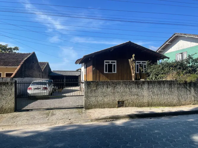 Terreno 420m² com 2 Casas Construidas