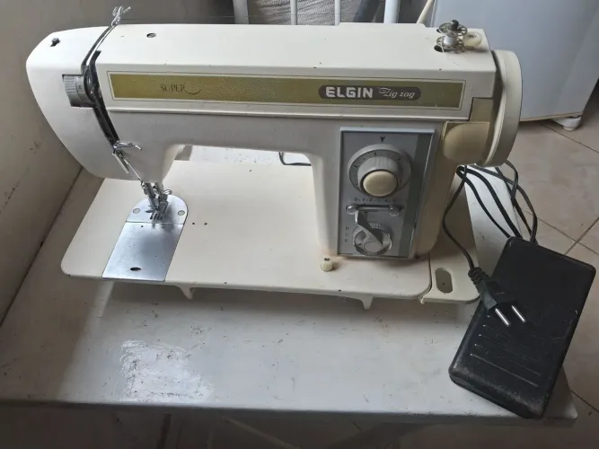 Máquina de costura elgin