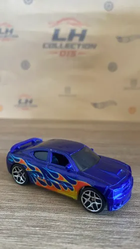 Hot Wheels 2006 Dodge Charger SRT8