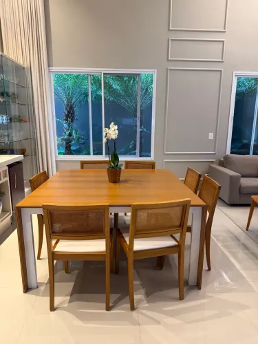 Mesa e cadeiras CLAMI Design 