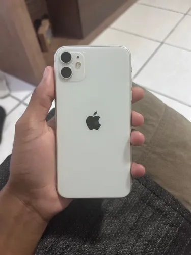iPhone 11 branco só a película quebrada