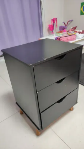 Mesa de Cabeceira Retro Luxo Criado Mudo Grécia Plus 3 Gavetas Para Quarto Pés Palito