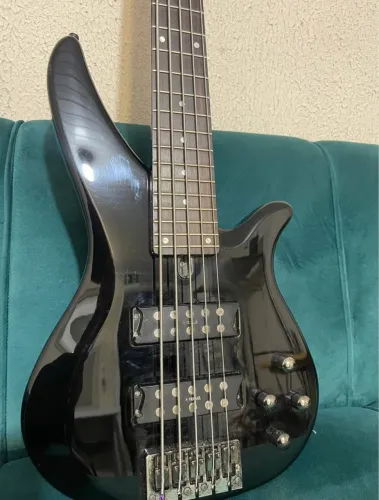 Baixo yamaha 5 cordas