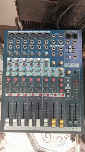 Vendo mesa de som da souncreft signature