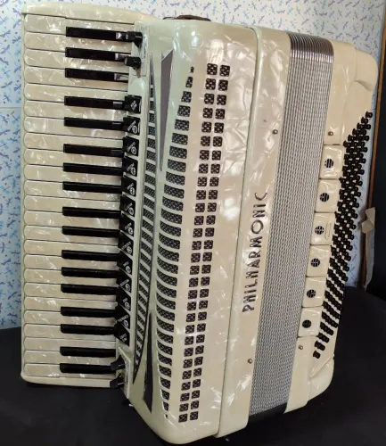 Acordeon fhilarmonic 120 vc com simulador de cassoto, seminovo 