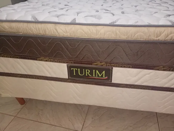 Vendo. Cama de casal nova, cômoda nova, fogão em ótimo estado e geladeira.