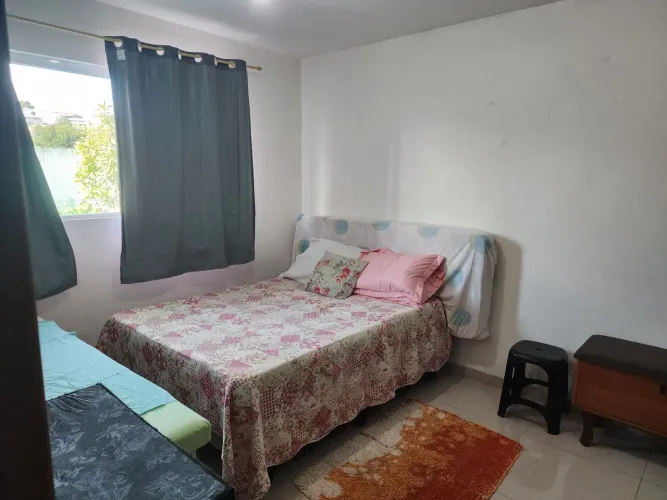 Alugo quarto feminino