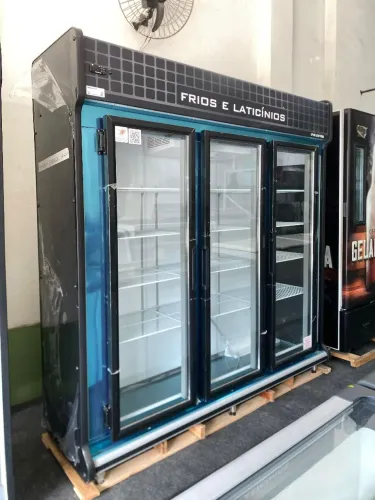 Auto serviço 3 portas da Polofrio 1.352lt (NOVO)