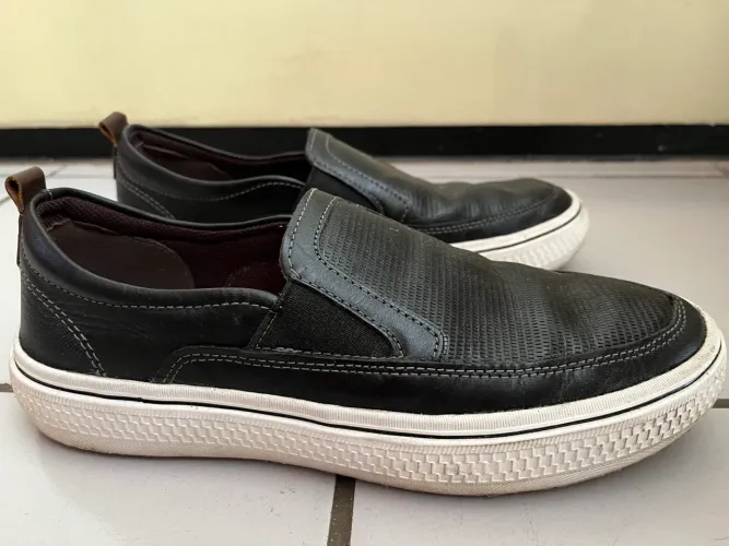 Sapatênis preto marca democrata 