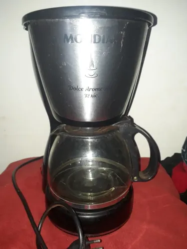 Cafeteira Dolce Arome 32 xicaras (jarra trincada)