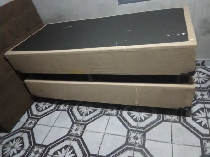 Duas camas box semi novas por 100 reais 