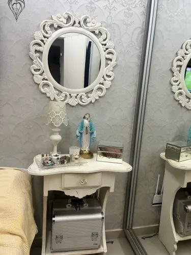 Mesa de cabeceira com espelho provençal estilo penteadeira