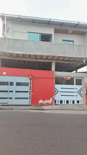 VENDO CASA 2 PAVIMENTO NOVO ALEIXO