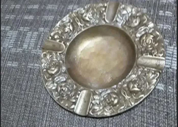 cinzeiro de bronze 18cm com floral