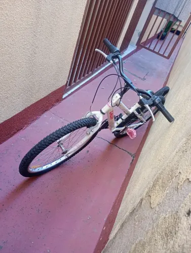 Bicicleta Caloi Ceci infantil com roda frente reserva completa
