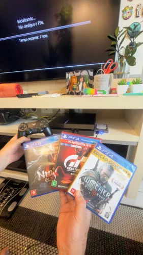 PlayStation 4 Slim 1.5TB (500GB + 1TB HD Externo) + 1 Controle + 3 Jogos
