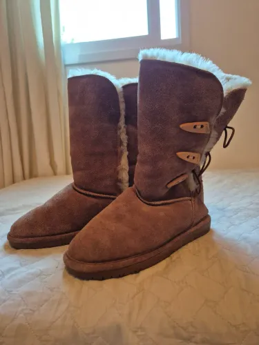 Bota feminina bearpaw marrom importada