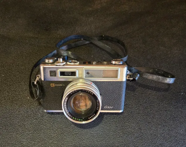 Camera Yashica Electro 35 Gsn  1:1.7 Lens 45 Mm - Vintage 