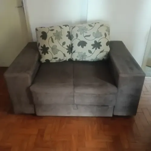 Sofa 2 lugares suede com 2 almofadas
