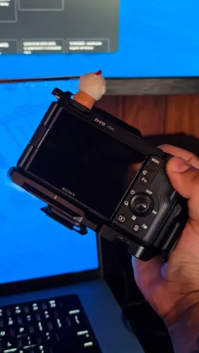 Câmera SONY ZVE10 + Lente do Kit + SmallRig