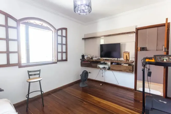 Casa à Venda - Aparecida, 5 Quartos, 300 m2
