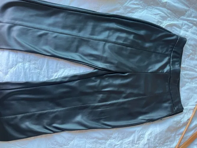 Calça Couro Fake Preta Feminina