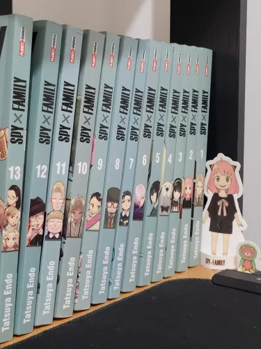 13 vol. Mangás Spy x Family
