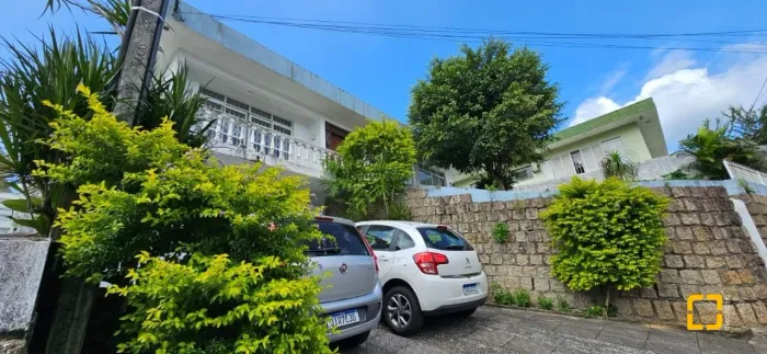 Casa com 4 dormitórios, suíte, terreno com 1.069,83 m², com viabilidade para 5 pavimentos