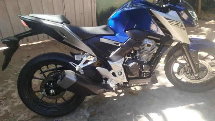 Vende se cb 300 sem placa acabei de pegar
