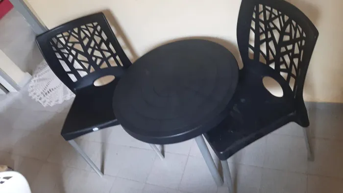 Mesa com 3 cadeira 
