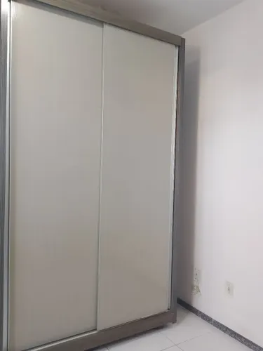 Vendo guarda-roupa semi-novo todo perfeito em MDF.