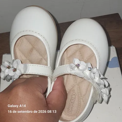 Vendo sapatinho de batismo e bota infantil novos
