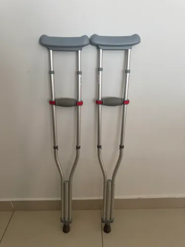 Vendo par de muleta ortopédica 