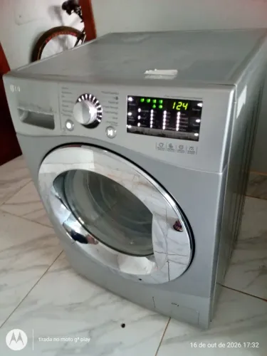 Lava e seca LG funcionando