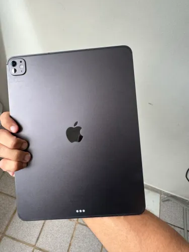 iPad Pro 13" (M4) 256GB Wi-Fi + Cellular - Impecável (Bateria 99%)