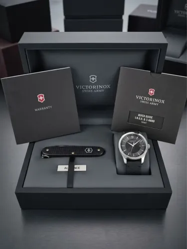 Relógio Victorinox Aliance Especial + Canivete Novo