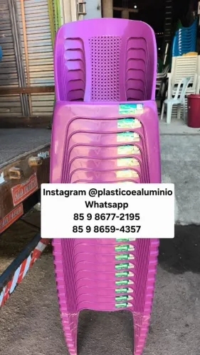 Cadeira de plástico