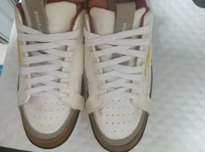 Vendo tênis Dolce Cabbana e sapato mocassim Prada original tamanho 40 usado .